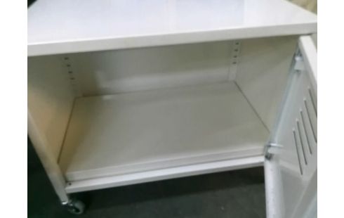 MEUBLE METALLIQUE SUR ROULETTE