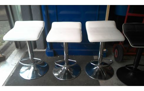 TABOURET DE BAR EN  L' ETAT    L' UN