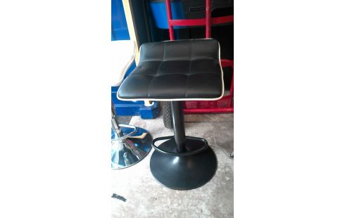 TABOURET DE BAR EN  L' ETAT    L' UN