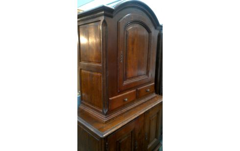 BUFFETKAST. MASSIEF EIK 3 DEUREN 2 LADEN