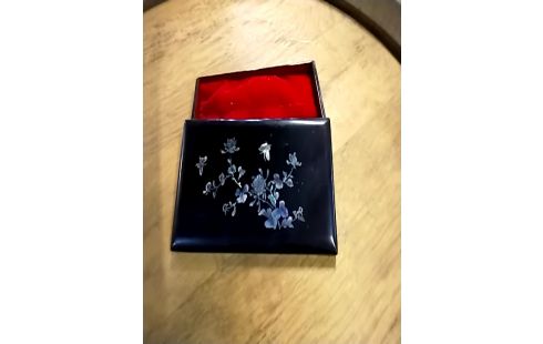 BOITE A BIJOUX NOIRE MOTIF FLORAL