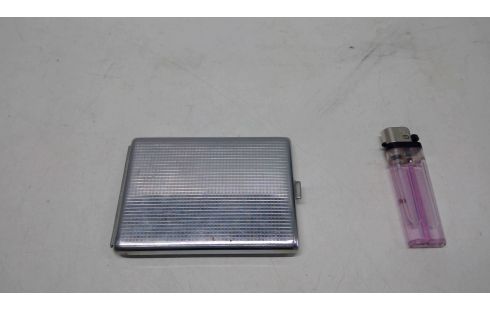 SIGARETTEN DOOSJE  METAAL, VINTAGE