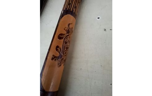 INSTRUMENT DE MUSIQUE DIDJERIDOO