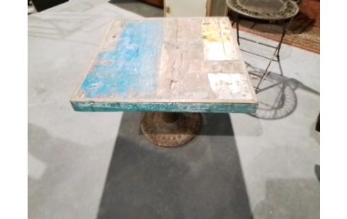 TABLE D APPOINT CARRE A VIS