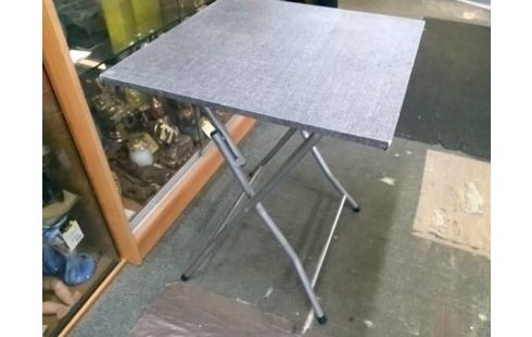 TABLE PLIANTE GRISE