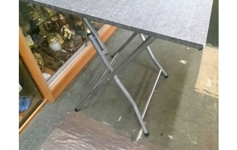 TABLE PLIANTE GRISE