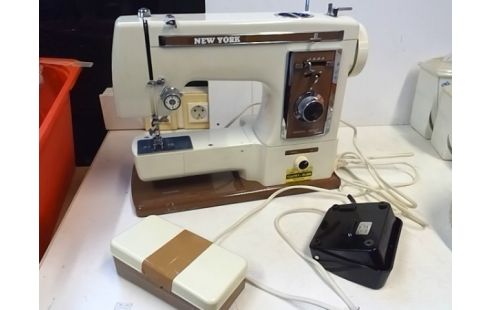 MACHINE A COUDRE BOUTRY NEW YORK 8660 (AVEC MALETTE + NOTICE + ACCESSOIRES)