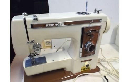 MACHINE A COUDRE BOUTRY NEW YORK 8660 (AVEC MALETTE + NOTICE + ACCESSOIRES)