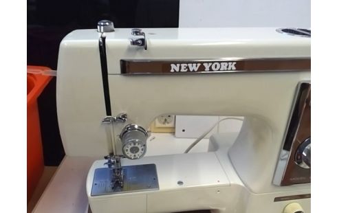 MACHINE A COUDRE BOUTRY NEW YORK 8660 (AVEC MALETTE + NOTICE + ACCESSOIRES)