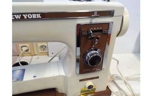 MACHINE A COUDRE BOUTRY NEW YORK 8660 (AVEC MALETTE + NOTICE + ACCESSOIRES)