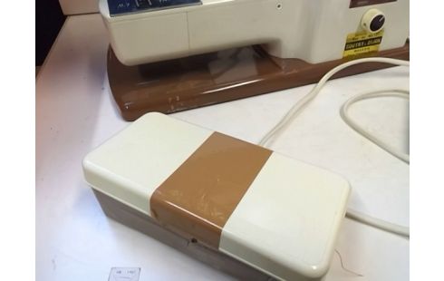 MACHINE A COUDRE BOUTRY NEW YORK 8660 (AVEC MALETTE + NOTICE + ACCESSOIRES)