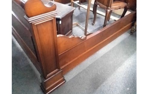 LIT 140X200 SANS BARRE DE SOMMIER (METTRE SOMMIER AVEC PIEDS)