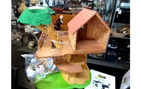 JOUET Sylvanian arbre avec sujets