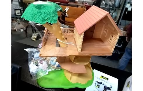 JOUET Sylvanian arbre avec sujets