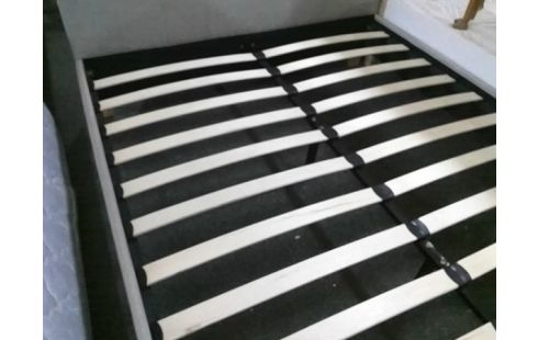 LIT MODERNE AVEC LATTES 140x190