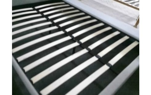 LIT MODERNE AVEC LATTES 140x190