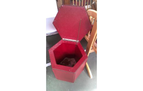 POUF ROUGE SIMILI CUIR HEXAGONAL