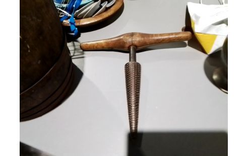 PERCEUSE A MAIN POUR TONNEAU