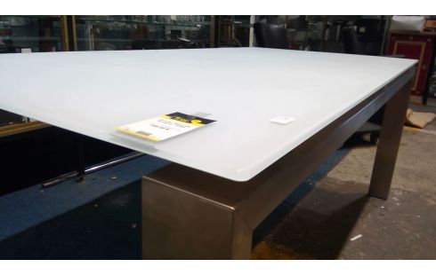 TABLE RECTANGULAIRE PIED METAL / VERRE