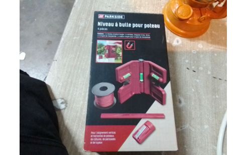 NIVEAU A BULLE POUR POTEAU