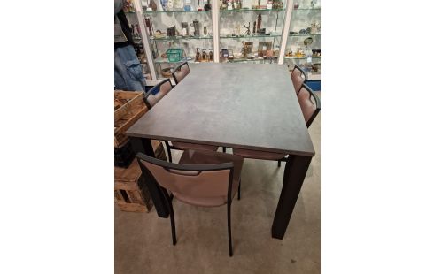 TABLE DE CUISINE + 5 CHAISES CUIR