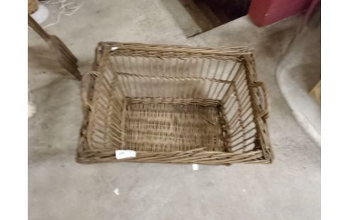 MANNE ROTIN RECTANGULAIRE MANNEQUIN