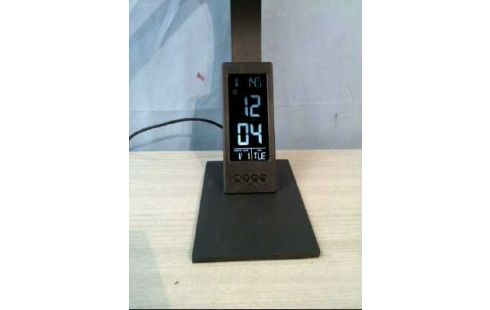 TISCHLAMPE LED SCHW. KUNSTST. +WECKER