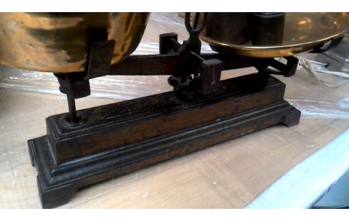 BALANCE ANTIQUE FER CUIVRE