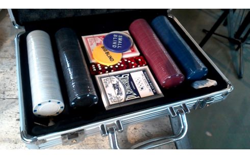 SPEELGOED POKERSET IN KOFFER