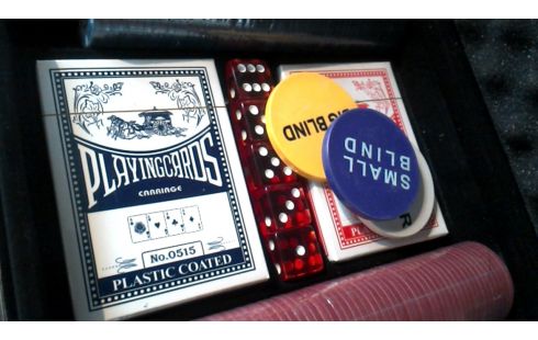 SPEELGOED POKERSET IN KOFFER