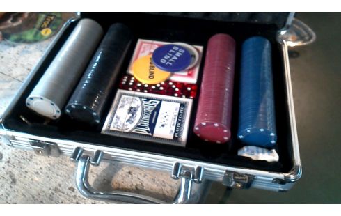 SPEELGOED POKERSET IN KOFFER