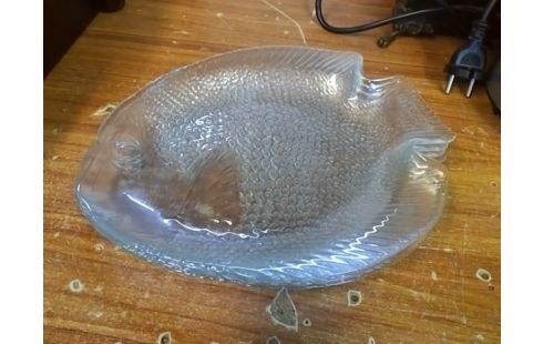 LOT DE 4 PLATS VERRES POISSON