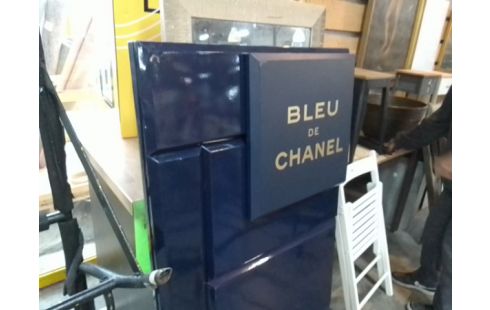 PRESENTOIR PARFUMS BLEU CHANEL
