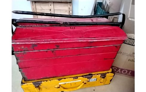 CAISSE A OUTILS METAL ROUGE