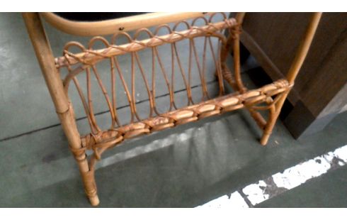 KRANTENBAK VINTAGE BAMBOE ROTAN