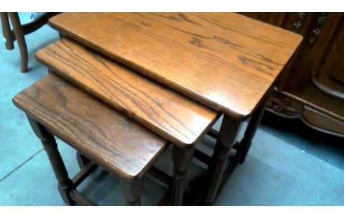 BIJZETTAFEL LOT VAN 3