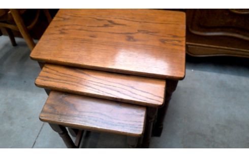 BIJZETTAFEL LOT VAN 3