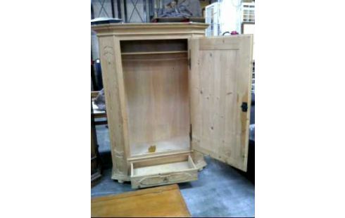 ARMOIRE CHAPEAU DE GENDARME CLAIR