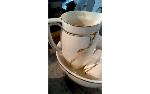 POT A EAU ART NOUVEAU ECRU OR