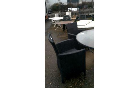 TERRASSTOEL GEVLOCHTEN