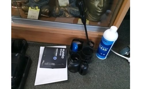 ASPIRATEUR BALAI LAVEUR EUREKA NEW400 (+ ACCESSOIRES)