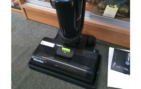 ASPIRATEUR BALAI LAVEUR EUREKA NEW400 (+ ACCESSOIRES)