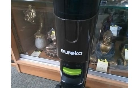 ASPIRATEUR BALAI LAVEUR EUREKA NEW400 (+ ACCESSOIRES)