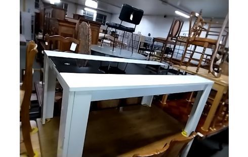 TABLE Moderne blanche/noire qq accros