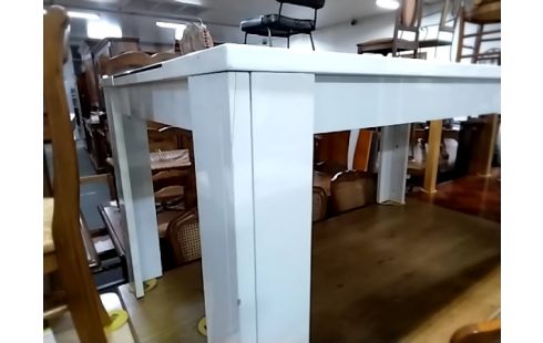 TABLE Moderne blanche/noire qq accros