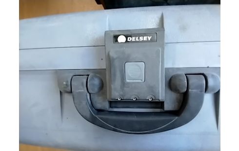 VALISE Delsey rigide bleue 000