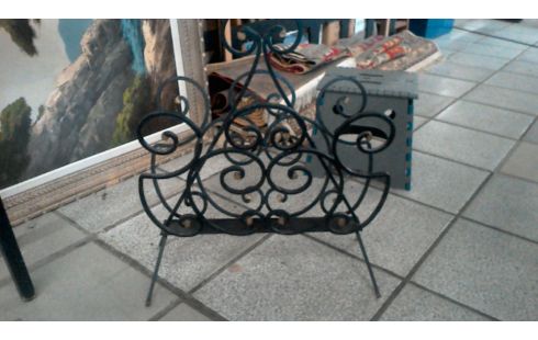 ZEITSCHRIFTENSTÄNDER