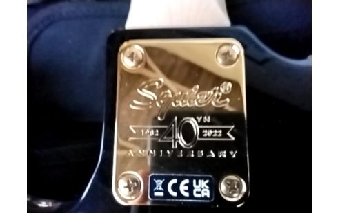 GUITARE BASSE SQUIER 40 TH ANNIVERSAIRE + HOUSSE