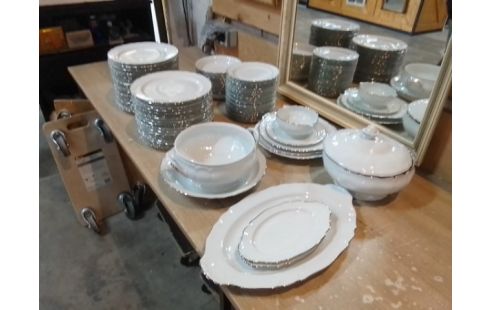 SERVICE DE TABLE PORCELAINE LIMOGES ULIM