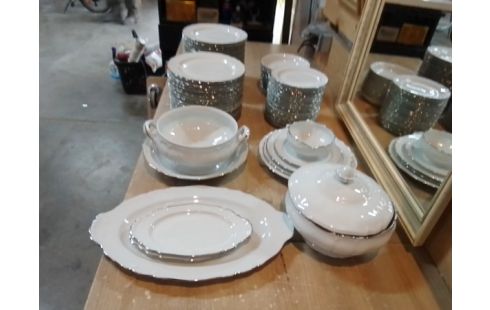 SERVICE DE TABLE PORCELAINE LIMOGES ULIM